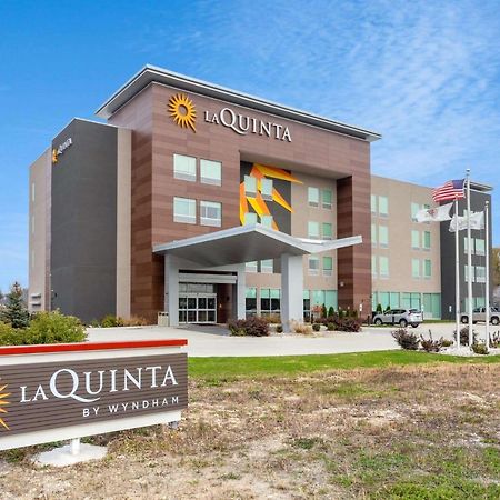 La Quinta Inn & Suites By Wyndham Shorewood 외부 사진