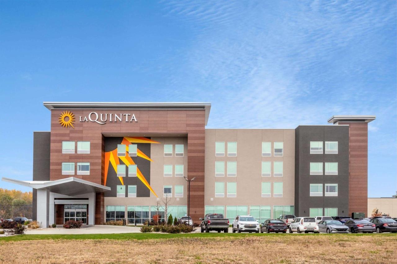 La Quinta Inn & Suites By Wyndham Shorewood 외부 사진