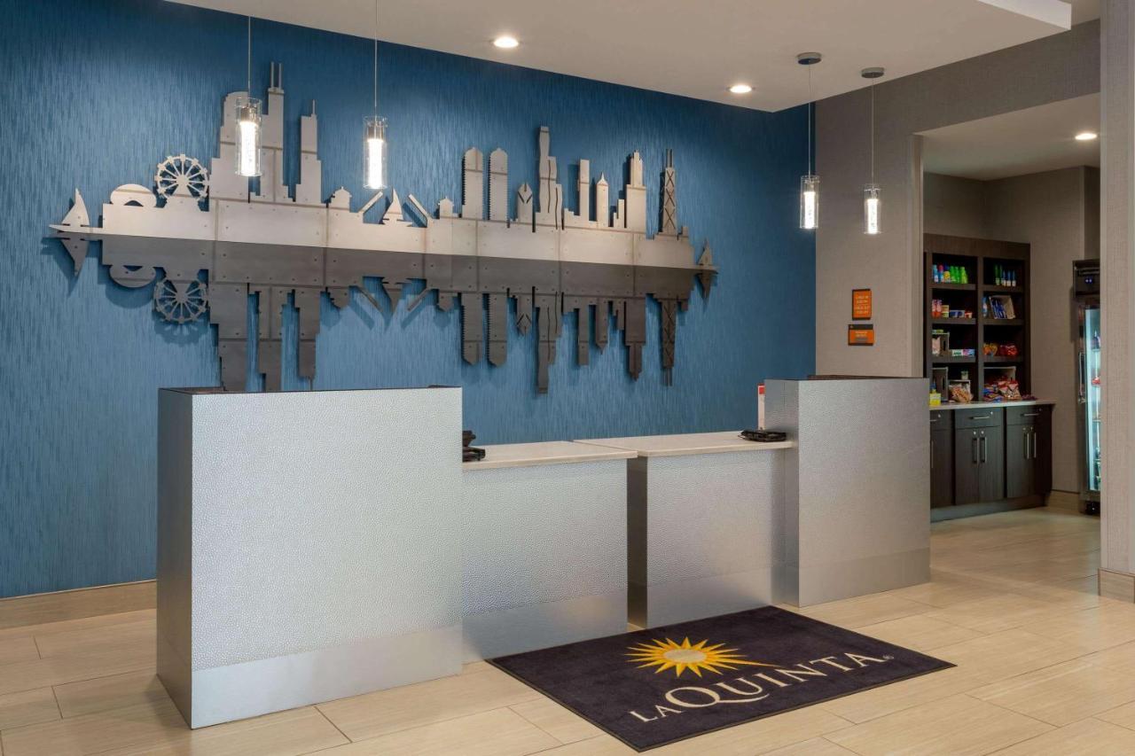 La Quinta Inn & Suites By Wyndham Shorewood 외부 사진
